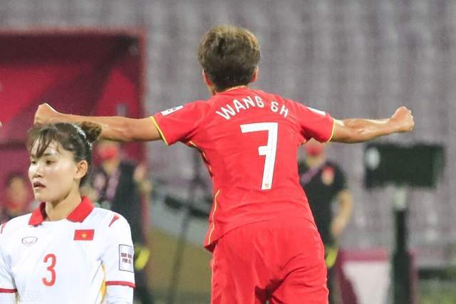 还得看王霜拯救女足