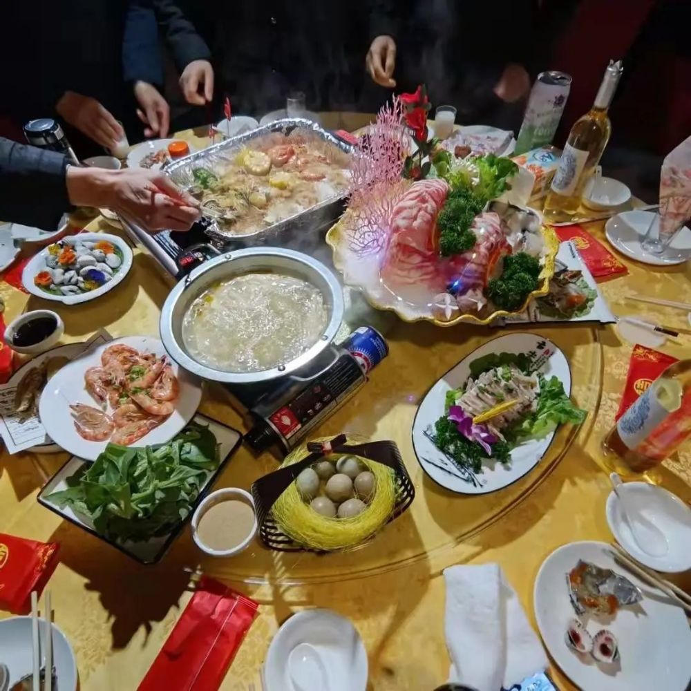 年三十的宁波菜场人山人海杀鸡买菜做羹饭80后男子为过年仪式感忙了