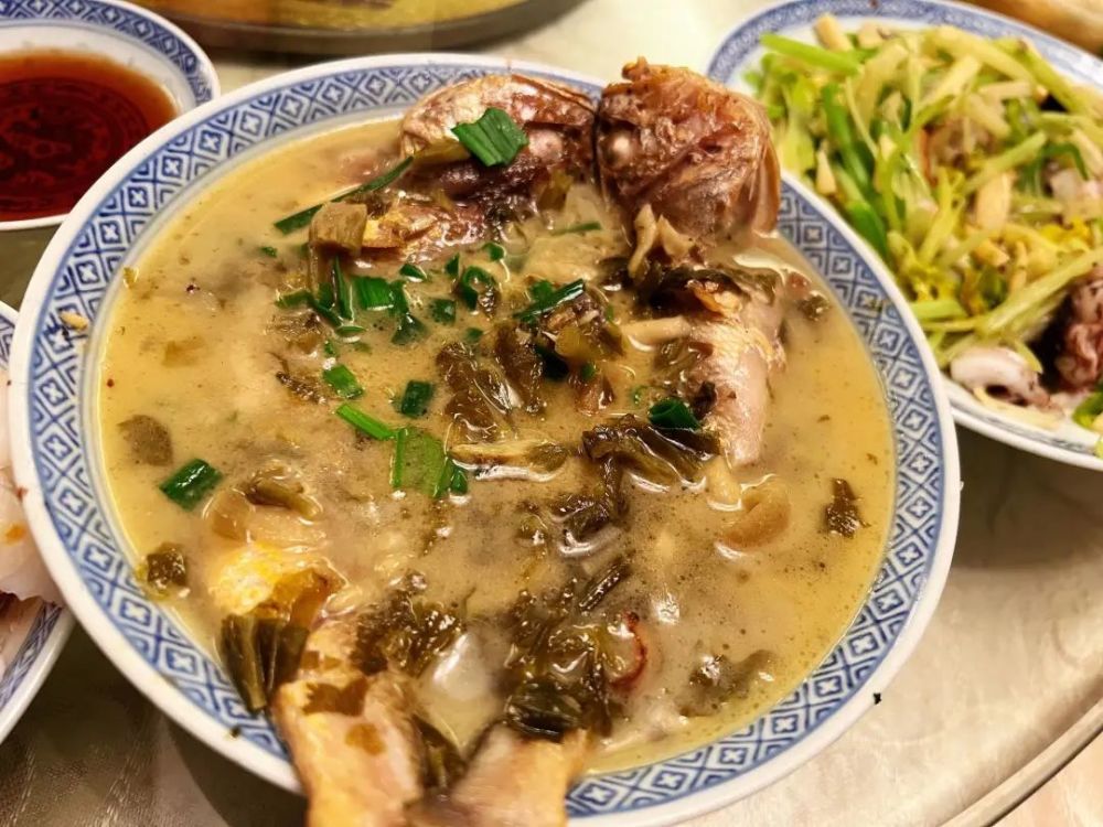 年三十的宁波菜场人山人海杀鸡买菜做羹饭80后男子为过年仪式感忙了