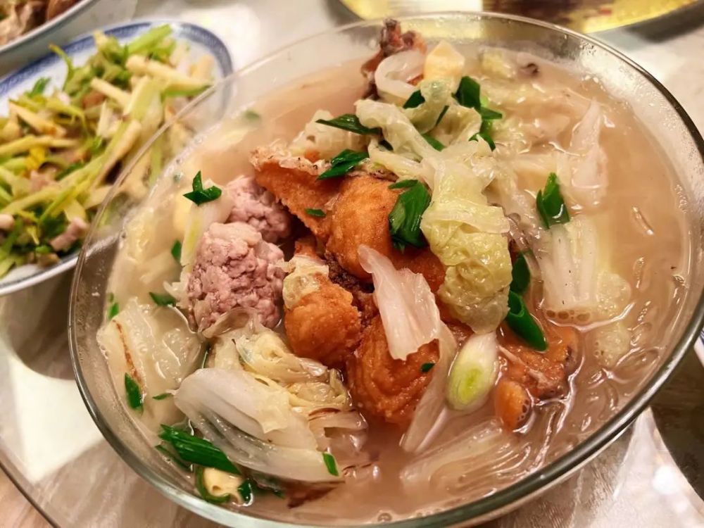 年三十的宁波菜场人山人海杀鸡买菜做羹饭80后男子为过年仪式感忙了