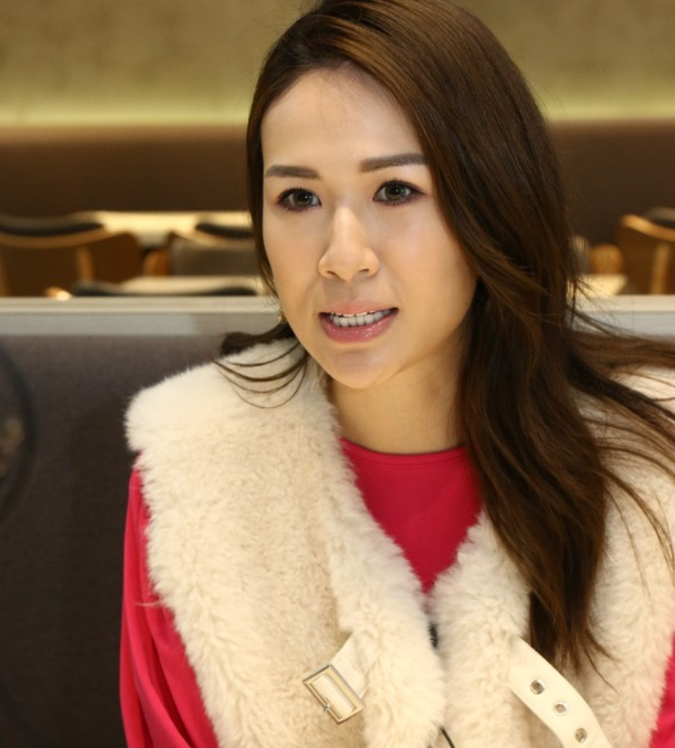 庄思明透露,父母已经回马来西亚过年,剩下她跟姐姐庄思敏在港过年