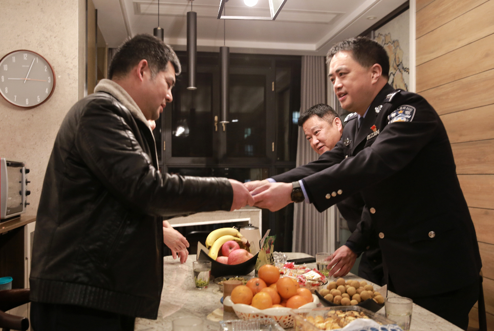 1月29日,副市长,市公安局局长提名人选陈效林一行