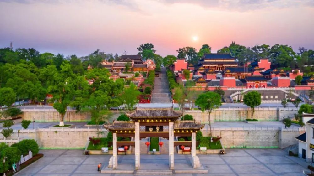 宁远九嶷山舜帝陵—江华瑶族文化园(盘王殿)春节祈福是中华民族的传统
