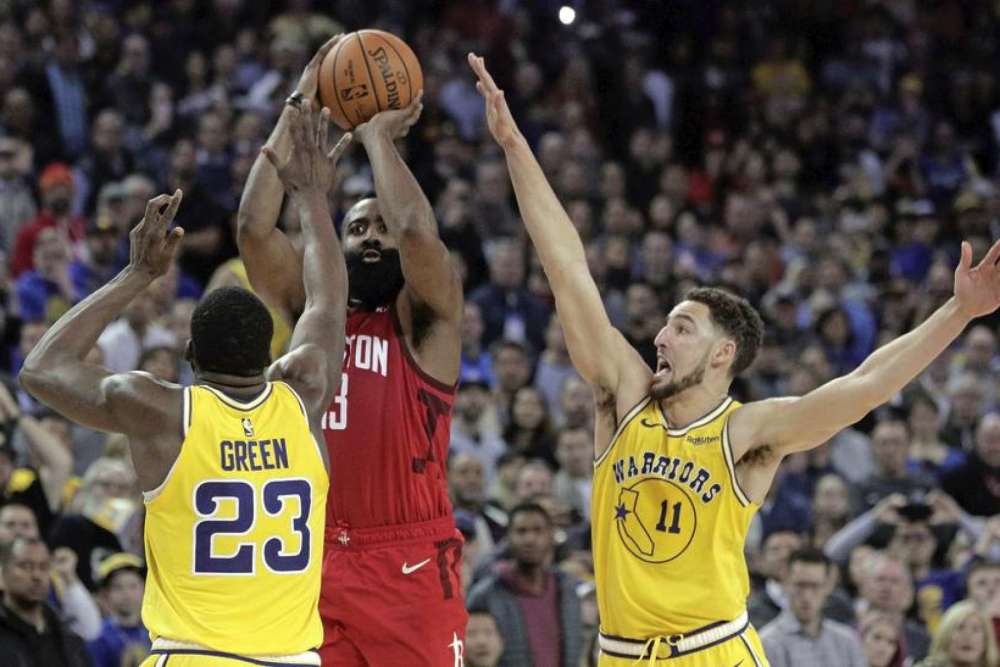 大年初一锁定腾讯体育火勇大战打响虎年第一枪新春红包雨好礼送不停