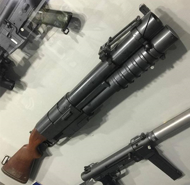 放大版的泵动式霰弹枪美军中国湖榴弹发射器