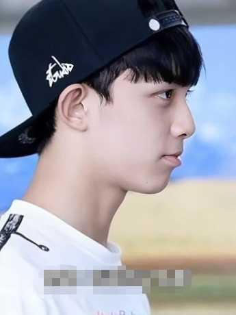 凸嘴,猴化,芒果脸,这5位男星下颌面缺陷多,却有挡不住的帅气