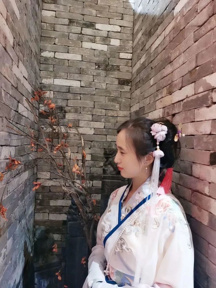 桃花女神穿上古装惊艳众人的小姐姐玥玥