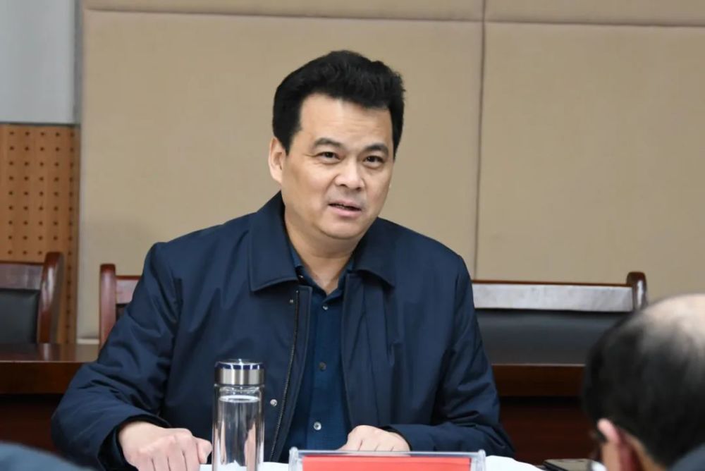 江利国调研县人民医院工作