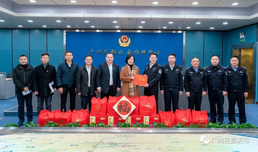 在区公安分局区领导邢翔,李晓东,陈耀斌,王红斌详细了解指挥中心的
