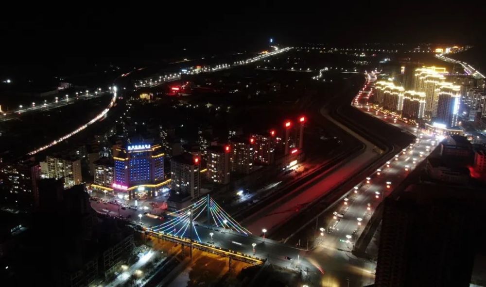 航拍会宁除夕前夜璀璨的灯火照映出会宁的繁荣
