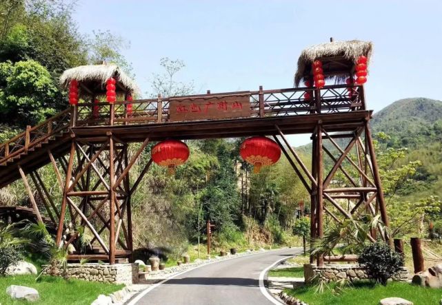 【新春团拜】中共德兴市绕二镇委员会,绕二镇人民政府全体干部职工向