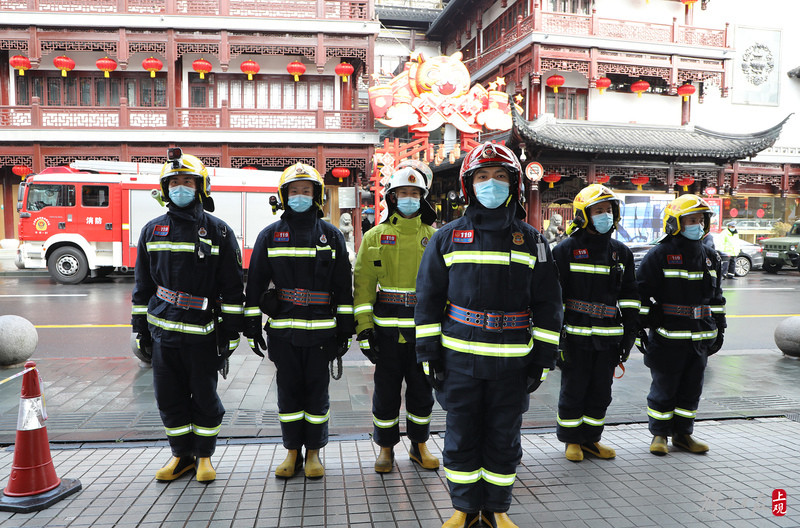 上海1万余名消防指战员在岗坚守