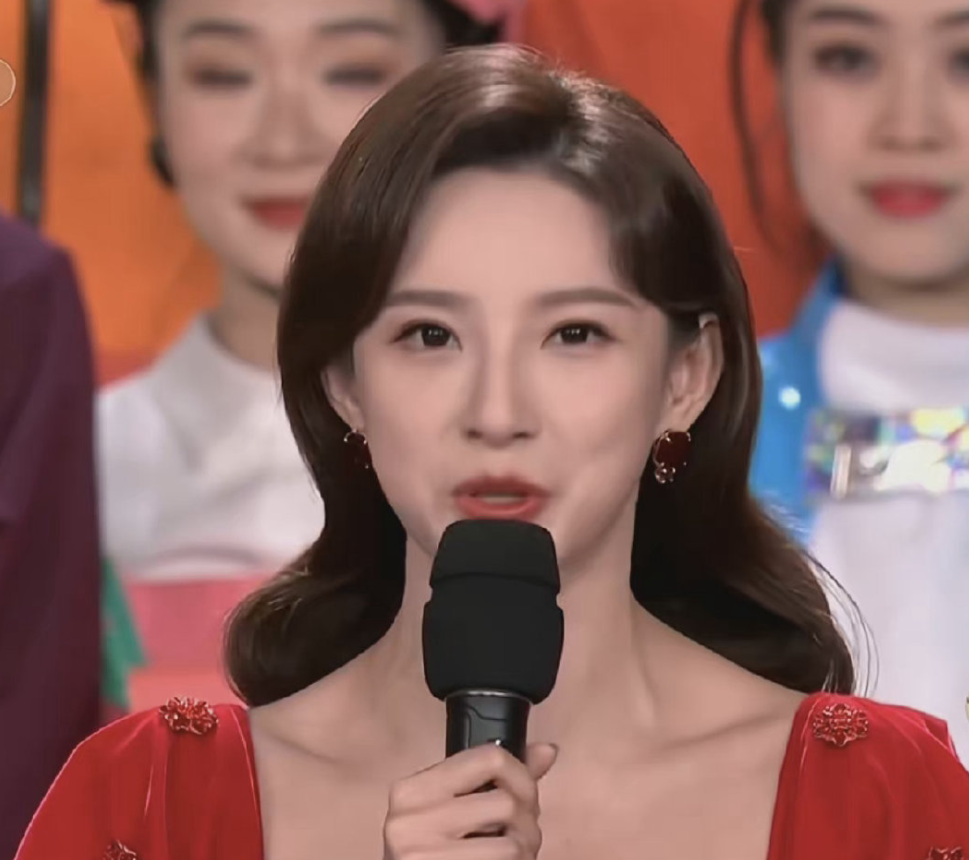 太美了马凡舒主持春晚登上热搜为北京冬奥会打call