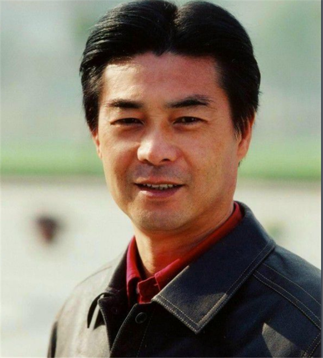 曹秋根去世后家人春节晒照怀念曾饰演情深深雨蒙蒙李副官