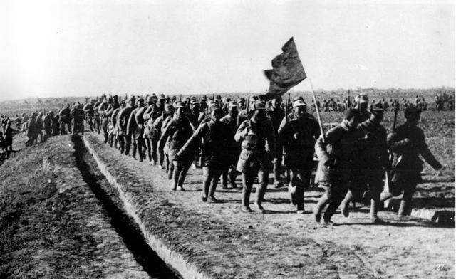 在河口战役中,同为陕北高级将领,谢子长在前线指挥中,因胸部中枪,在缺