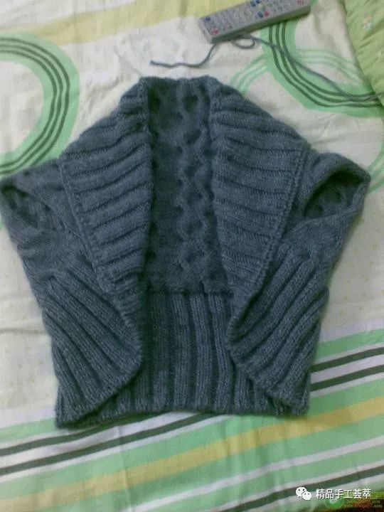 简单大方的新型长方形对折式披肩背心的织法