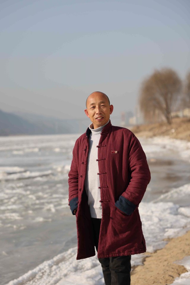 吴堡县"草根"歌手丁文军亮相央视春晚舞台