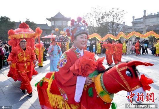 红红火火各地花式过大年黄金藕片