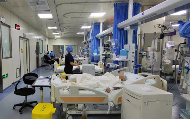 新春走基层丨重症监护室里的别样除夕夜