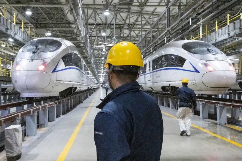 2022年1月31日,除夕夜,中国铁路西安局集团有限公司西安动车段,工作