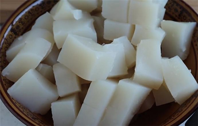 教你正宗的红薯凉粉做法,淀粉和水的比例告诉你,劲道爽滑超好吃