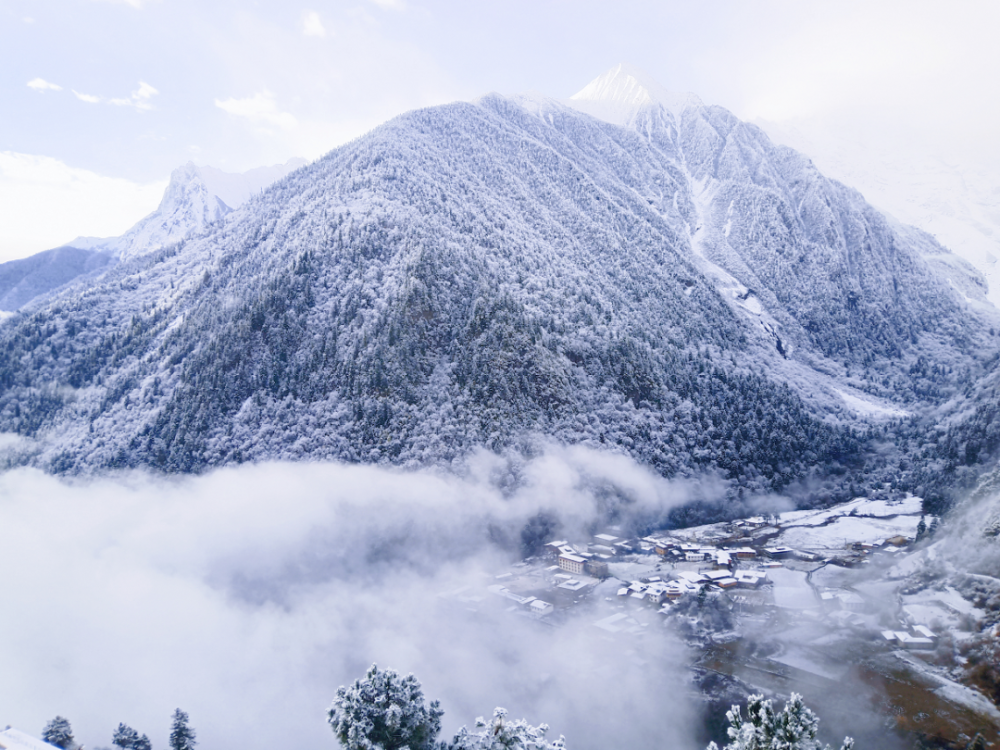 部分地区偶尔的飘雪很难在冬天见到雪对云南人而言受南支槽东移影响