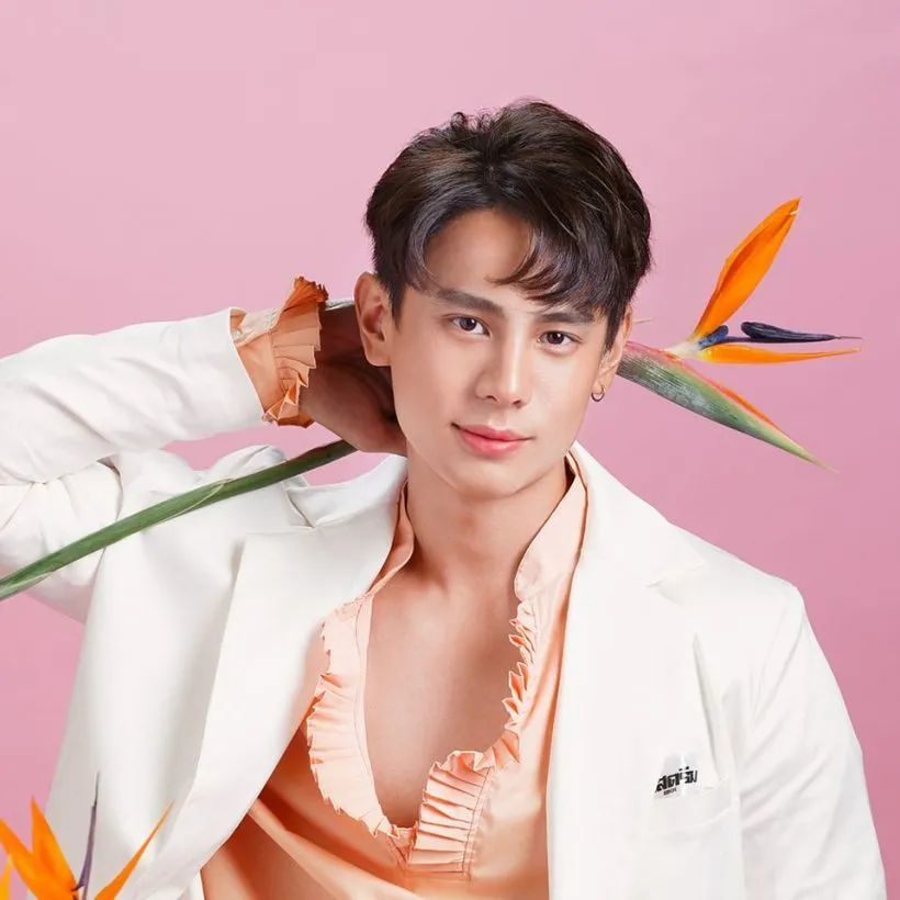 男星的合同会在今年年初到期,包括aof chanapol,kem hussawee,bank