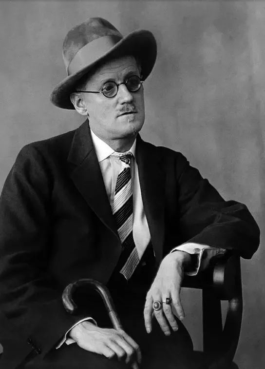 他写了一本"世界上最危险的书" |乔伊斯诞辰140周年