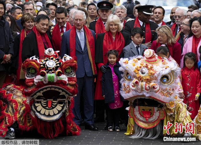 賞舞獅圍紅圍巾英王儲查爾斯夫婦唐人街慶新年