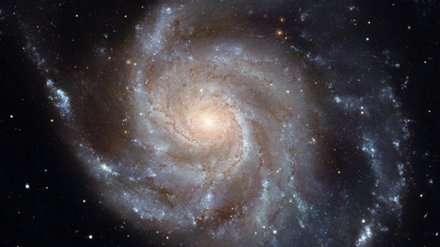银河系中心的“竖琴琴弦”：近1000条神秘线状物被发现90年代小学语文课本第一册