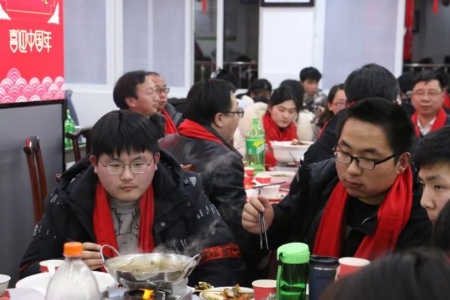 毛坦厂中学春节留校生欢欢喜喜过大年