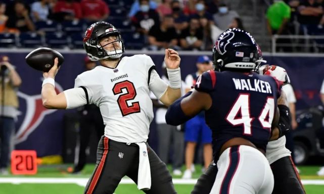 替补,本赛季pff评分超过70的布雷恩-加博特会是人们第一个想到的备胎