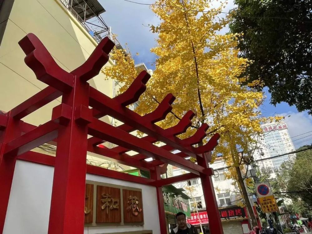 市中心的太和街道就是昆明人家门口的好玩场