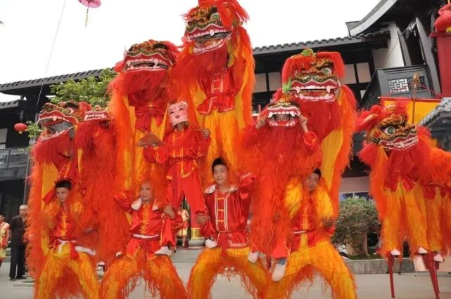 瑞狮欢跃年味浓！一起来认识四川各地的“狮子”～_腾讯新闻