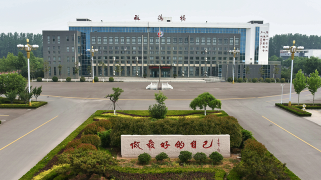 高密四中校长赵虎2022年,高密三中将扎实践行"尊重和信任学生,激发和