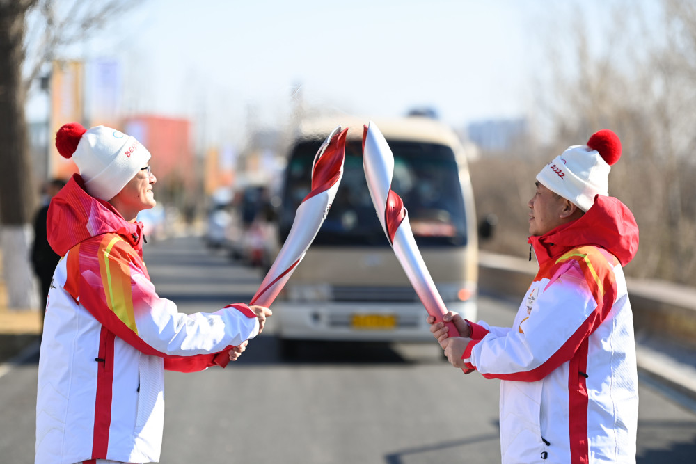 北京冬奥会北京冬奥会火炬在冬奥公园传递13