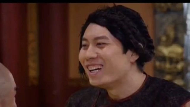 千万不要让艾伦演傻子他会颠覆你的想象