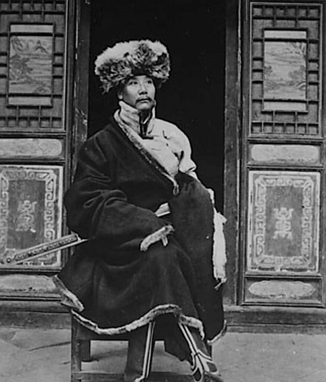 到1929年杨复兴出生那会儿,卓尼土司已经传到他父亲杨积庆这一代已经