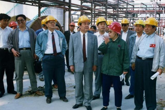 人总是在困境中成长的,文化大革命时期,马忠臣一样遭到了下放改造.