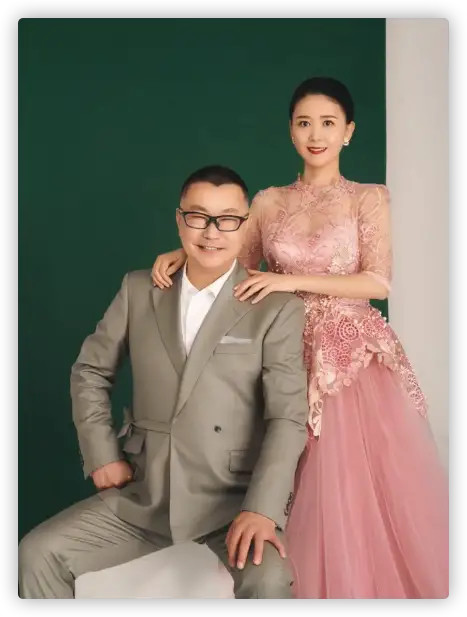 尹相杰妻子庆结婚一周年,公开唯美婚纱照,连换4套礼服身姿婀娜