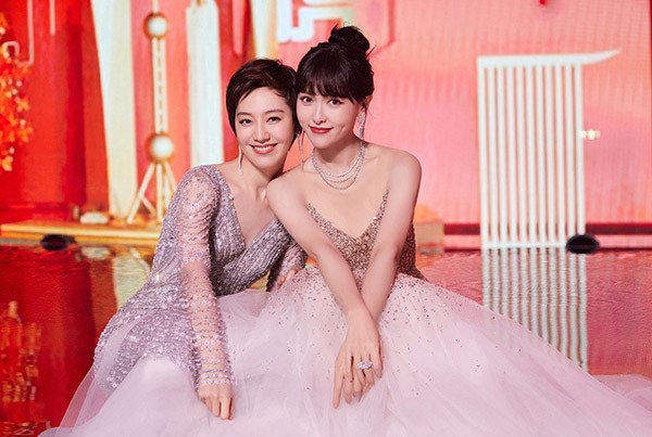 艺人跨界主持节目需谨慎,同样当主持人,唐嫣杨颖有差距_腾讯新闻