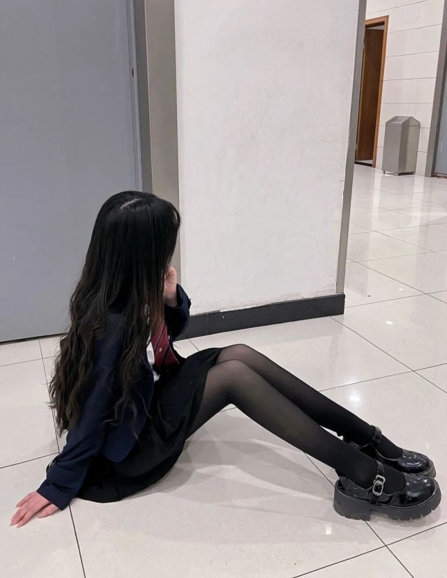 jk搭配黑丝在新的一年里记得爱要及时不要总说下次