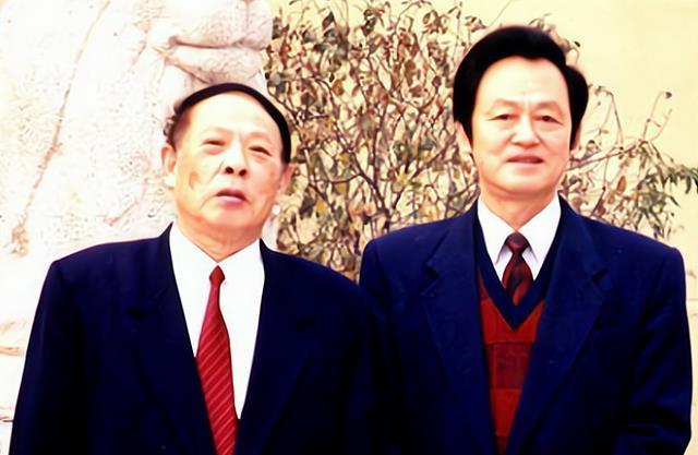 毛岸成又叫贺麓成毛泽覃的儿子参与了我国第一颗导弹的研制