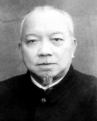 他是国民党元老,却被老蒋三次开除出党,后登天安门参加开国大典