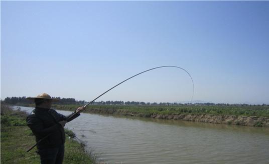 1200元買根傳統釣魚竿才用兩三次就斷了什麼魚竿質量這麼差