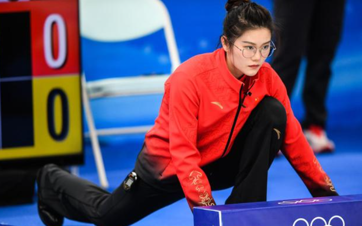 北京冬奥周期,中国冰壶队培养了更多年轻组合,其中凌智和杨莹被寄予