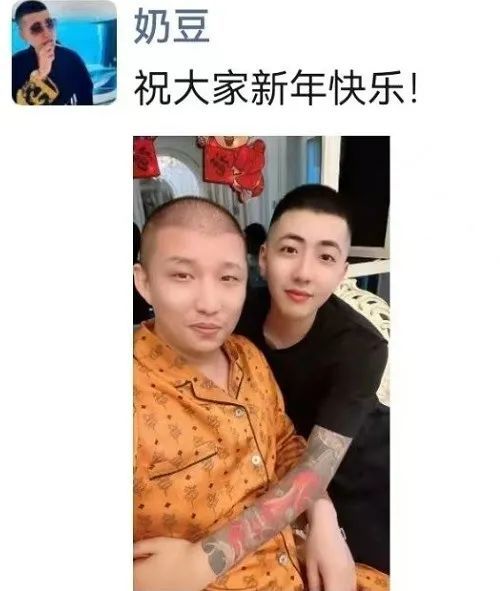 二驴爱徒晒与二驴合照狗老师斥责牌牌琦不还礼钱