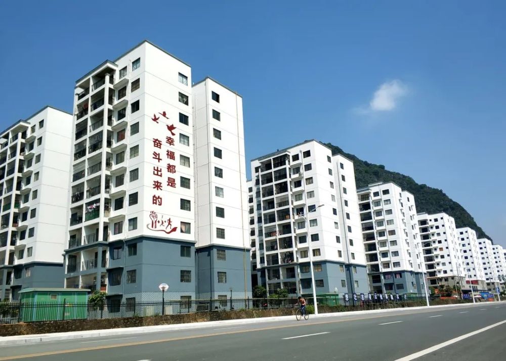 龙岩社区有着全市最大的易地扶贫搬迁安置小区在天等助推易地扶贫