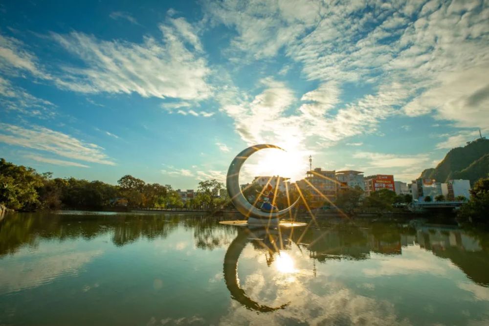 天等县拜月广场拜月女神.