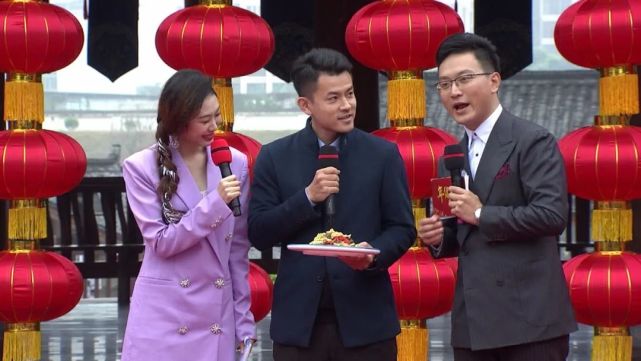 "罗城仫佬族自治县仫佬家园社区第一书记梁潇丽和东门镇德音村第一